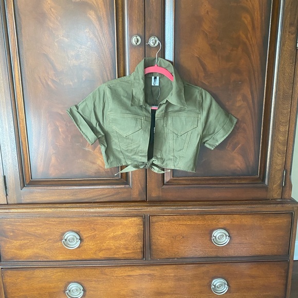 Fashion Nova Olive Green Cropped Button-Front Shirt with Tie - Picture 3 of 8